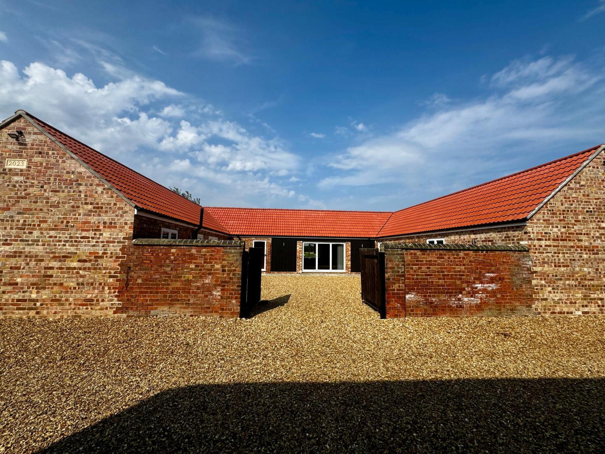 Luxury Isla Cottages, Bourne! Dog-Friendly, Countryside Views, Garden, Parking, 5Mins Pubs - Family Holiday Room photo