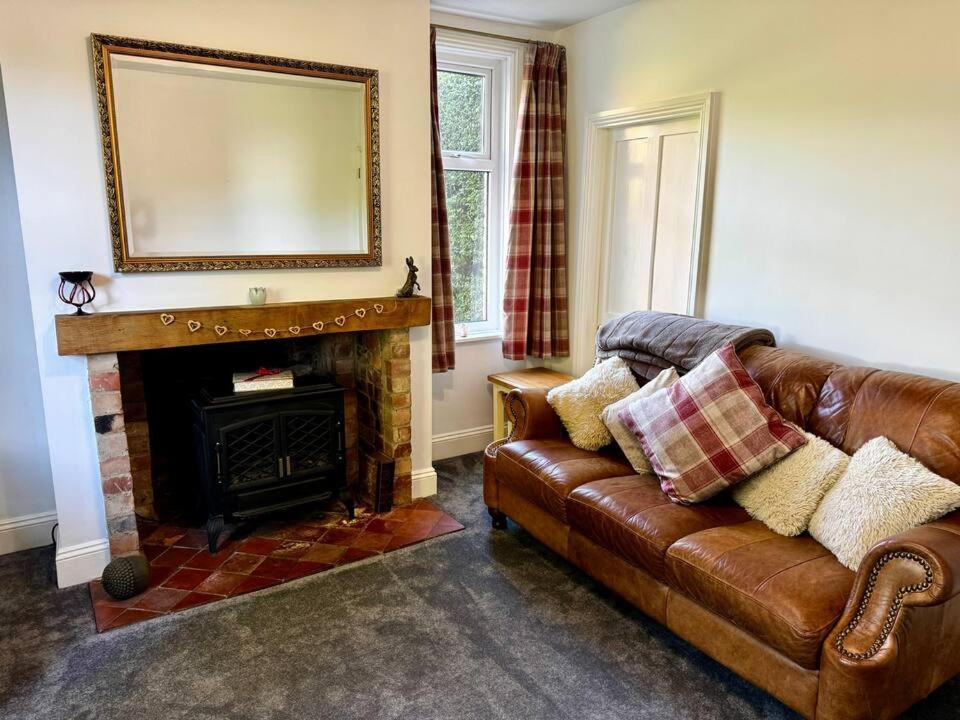 Luxury Isla Cottages, Bourne! Dog-Friendly, Countryside Views, Garden, Parking, 5Mins Pubs - Family Holiday Exterior photo